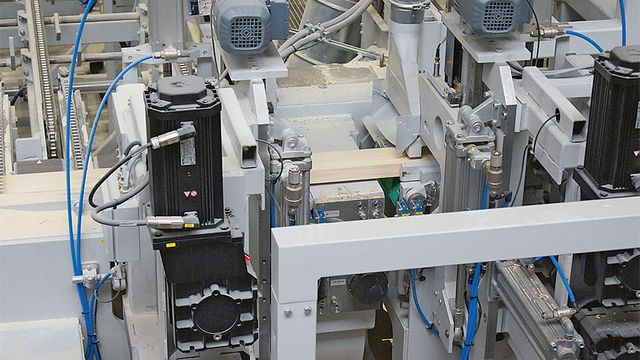 PowerJoint-Power: Dank der einseitig offenen Bauweise 2 x 15 Verbindungen pro Minute PowerJoint-Power: Dank der einseitig offenen Bauweise 2 x 15 Verbindungen pro Minute