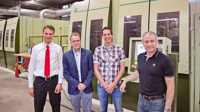 Die Chemie stimmt: De Groot Verkaufsdirektor Frank Meenderink, Hebo Direktor Norbert Kuipers mit dem Technischen Manager Dennis Roordink und Klaus Müller, Leiter Marketing Kommunikation bei WEINIG