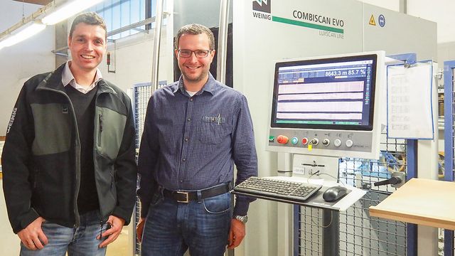 Mögen den CombiScan Evo C200: Jörn Dittgen von Luxscan und Rainer Weitzenbürger, Produktionsleiter bei Möbelwerke Decker (v. l.) Mögen den CombiScan Evo C200: Jörn Dittgen von Luxscan und Rainer Weitzenbürger, Produktionsleiter bei Möbelwerke Decker (v. l.)
